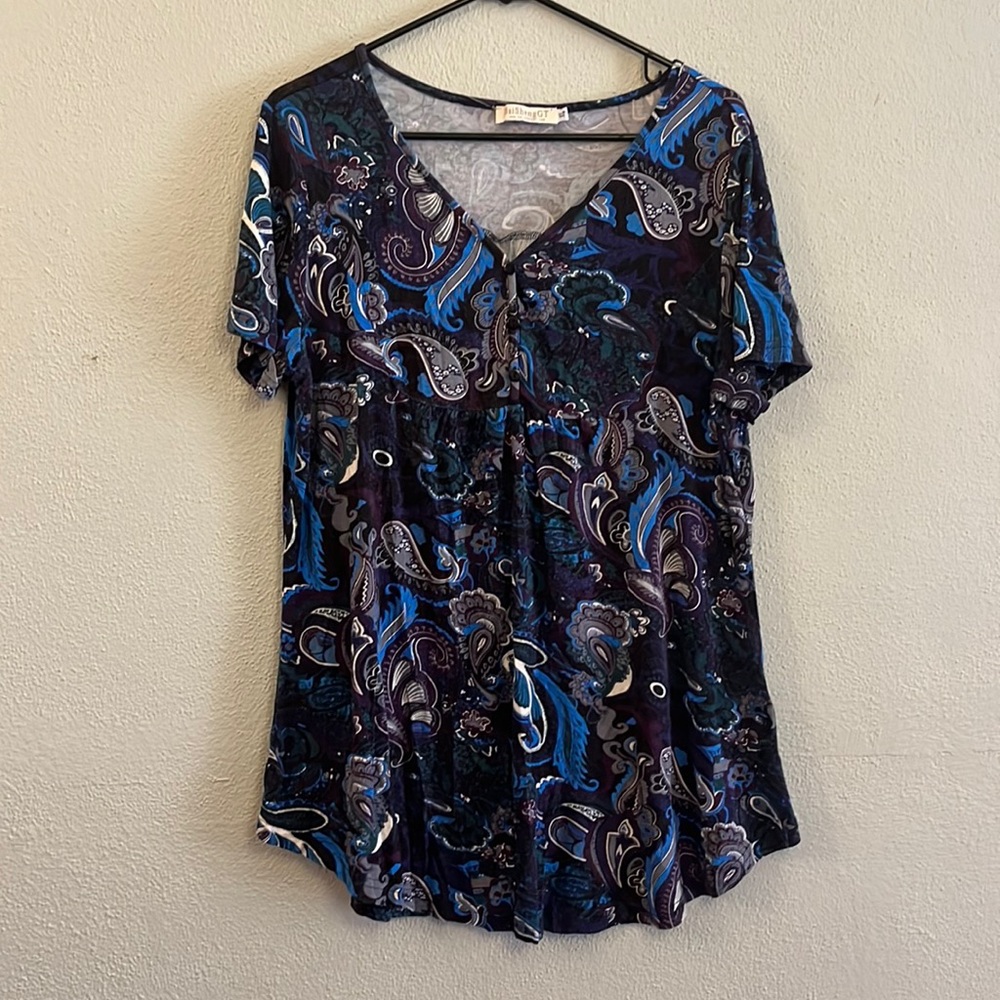 Loosefitting V-neck Henley collar tunic